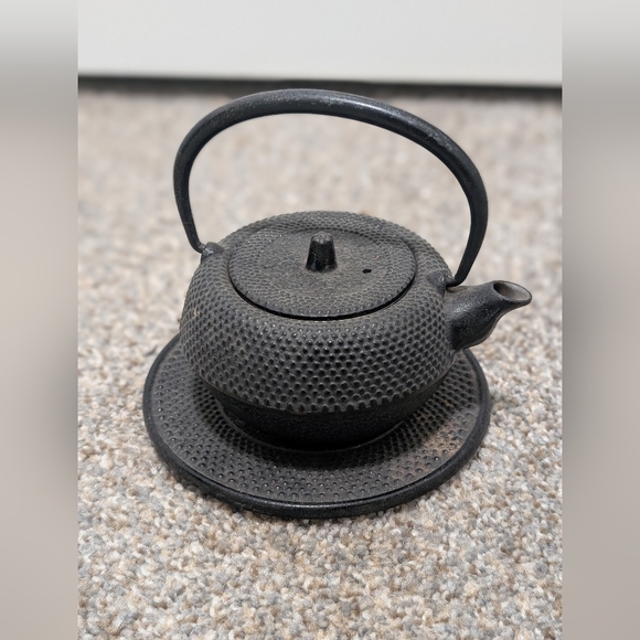 Vintage Cast Iron Teapot - Picture 1 of 3
